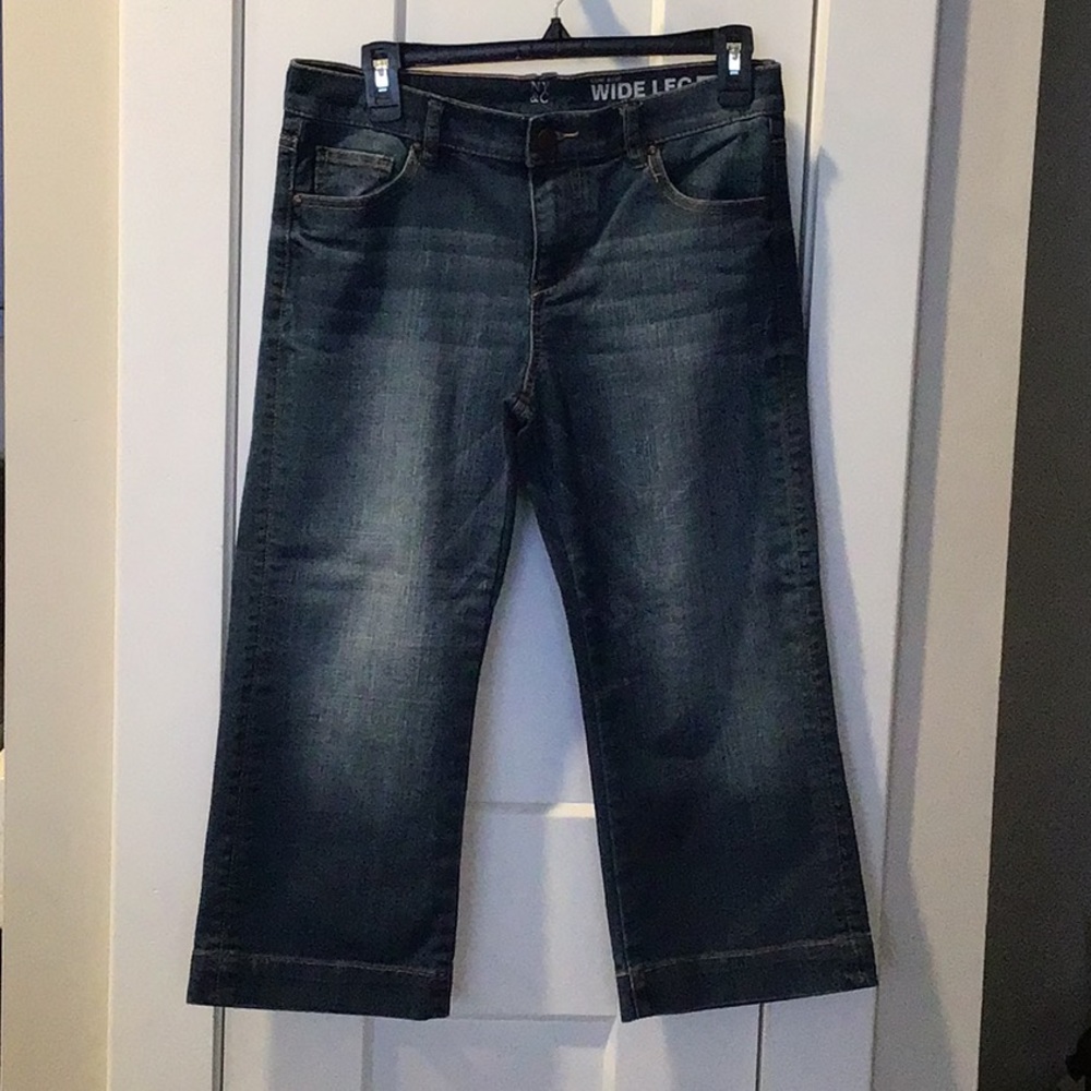 Women’s Low Rise Wide Leg Crop Jeans